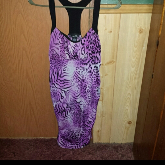 Dresses - Picture 3 of 3